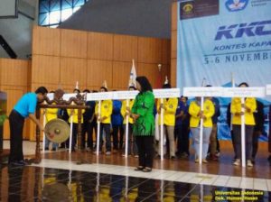 Arman Nefi, S.H., M.M. selaku Direktur Kemahasiswaan UI sedang membuka acara KKCTBN 2014